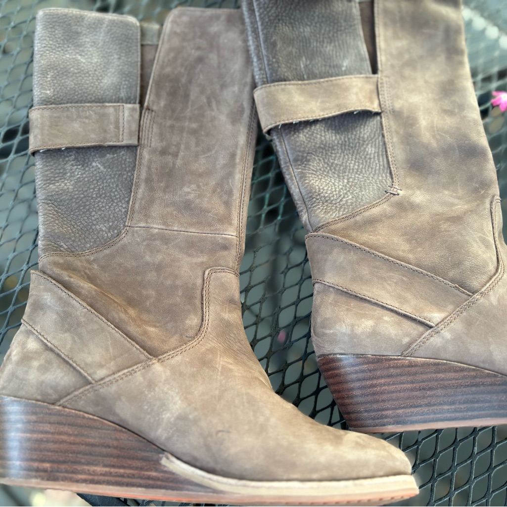 Nwt Emu Dark Brown Leather Boots